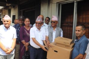 सुन्दरहरैँचा नगरपालिकालाई सामग्री हस्तान्तरण : पूर्व नगर प्रमुख ढकालले गरे पहल