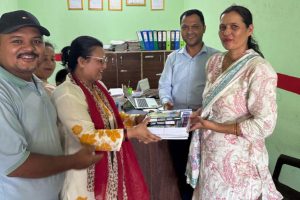 सिम्रिक साकाेसद्वारा बाल बचतकर्तालाई शैक्षिक सामग्री तथा सदस्य राहत कोष वितरण